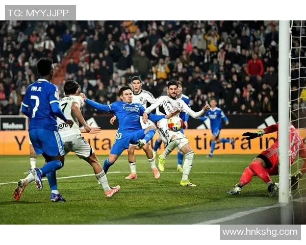 国王杯激战:多特蒙德4-0大胜拜仁绝杀时刻点燃全场激情 国王杯激战:多特蒙德4-0大胜拜仁绝杀时刻点燃全场激情